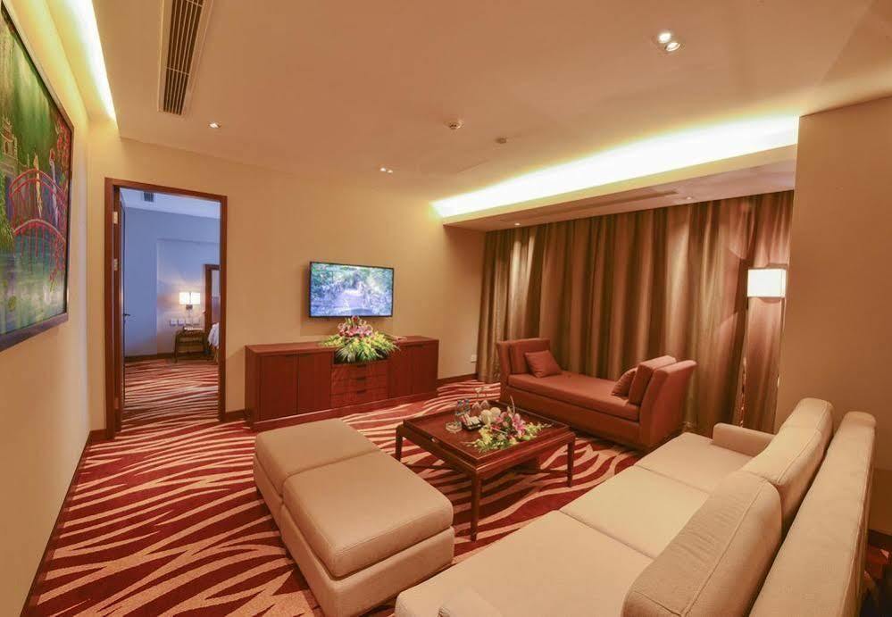 Aristo International Hotel Lao Cai Esterno foto